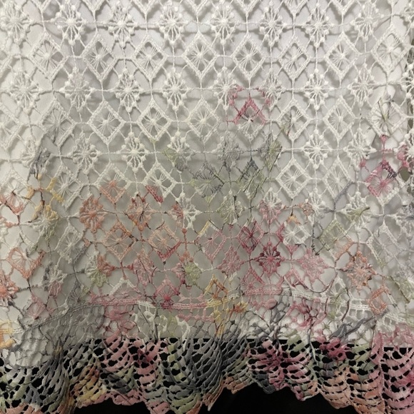 Alfred Dunner Lace Top with Shell underneath - Picture 5 of 10